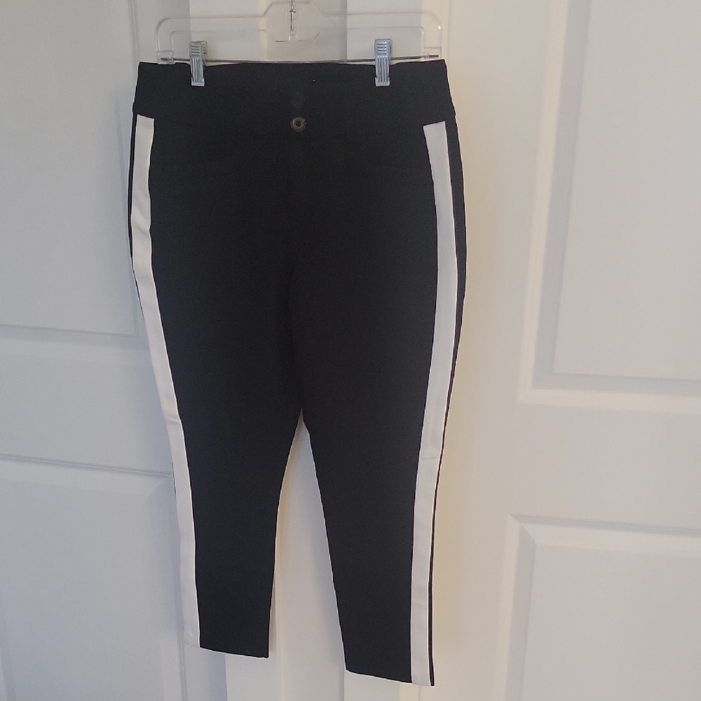 Torrid stretch capri pants